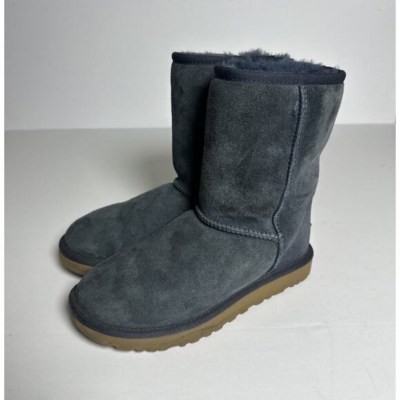 Ugg Women CLASSIC SHORT II BOOT S/N 1016223 Sheepskin, Wool Size 6 - Picture 1 of 13